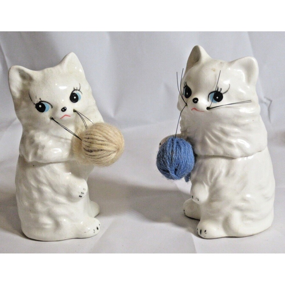 Vintage Japan Enesco Salt Pepper Shakers Cats Yarn Balls Whiskers Noise Makers